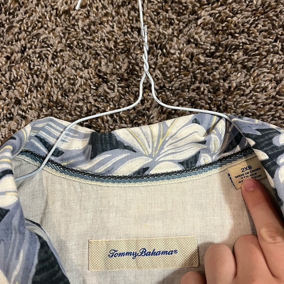 Tommy Bahama Button down - Picture 3 of 3
